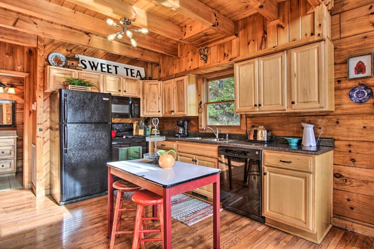 Pigeon Forge Scenic Solitude With Private Hot Tub! Exterior photo
