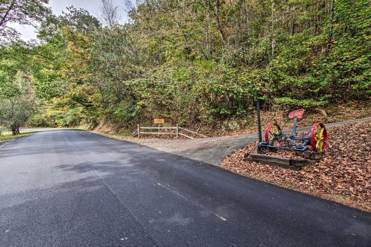 Pigeon Forge Scenic Solitude With Private Hot Tub! Exterior photo